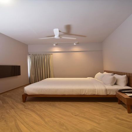 Oxford Golf Resort Pirangut Bagian luar foto
