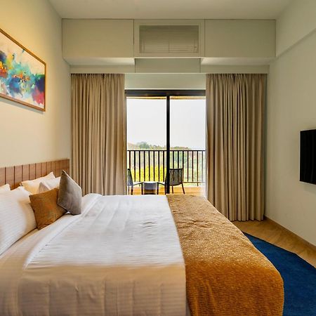 Oxford Golf Resort Pirangut Bagian luar foto