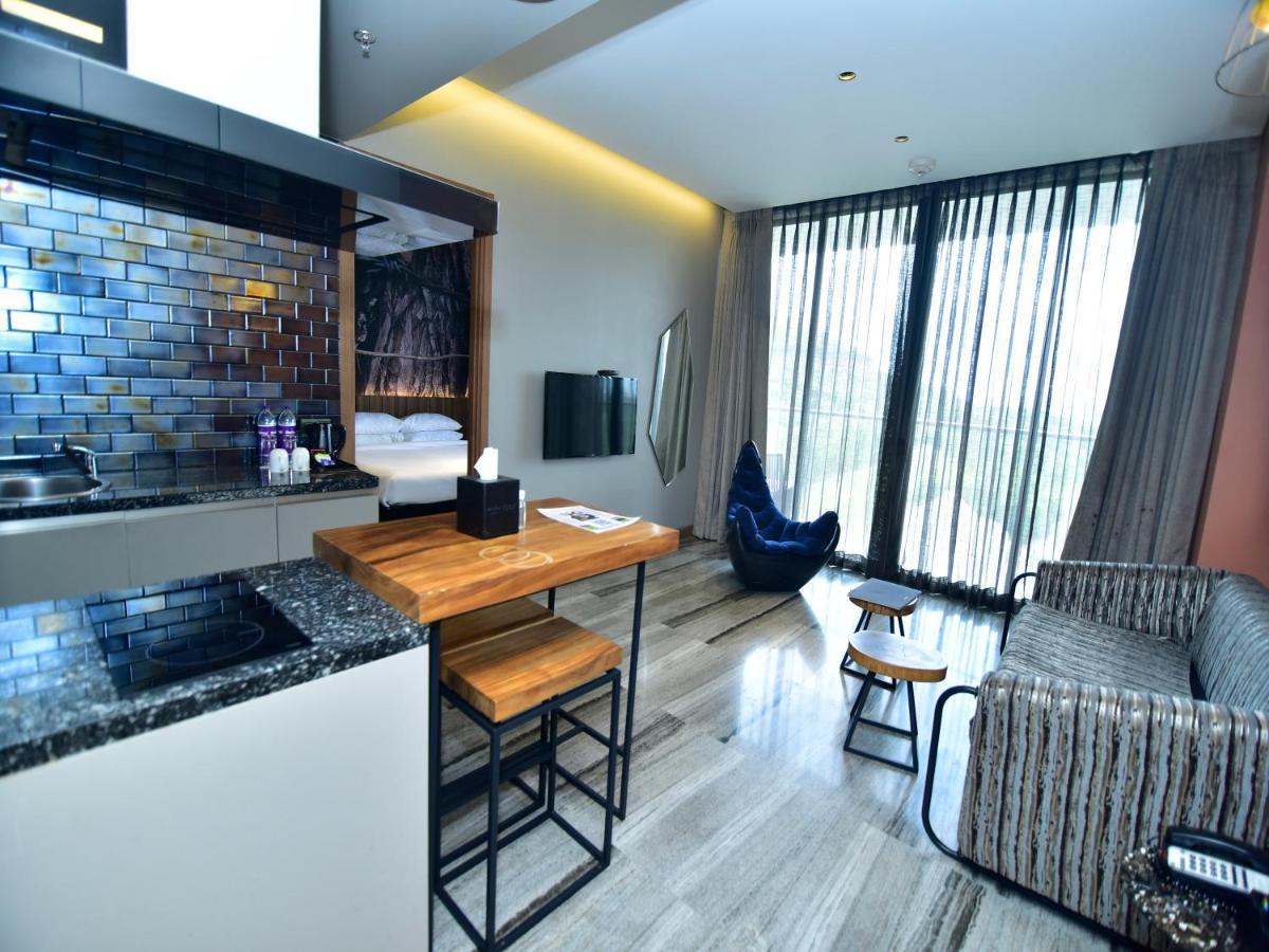 Oxford Golf Resort Pirangut Bagian luar foto