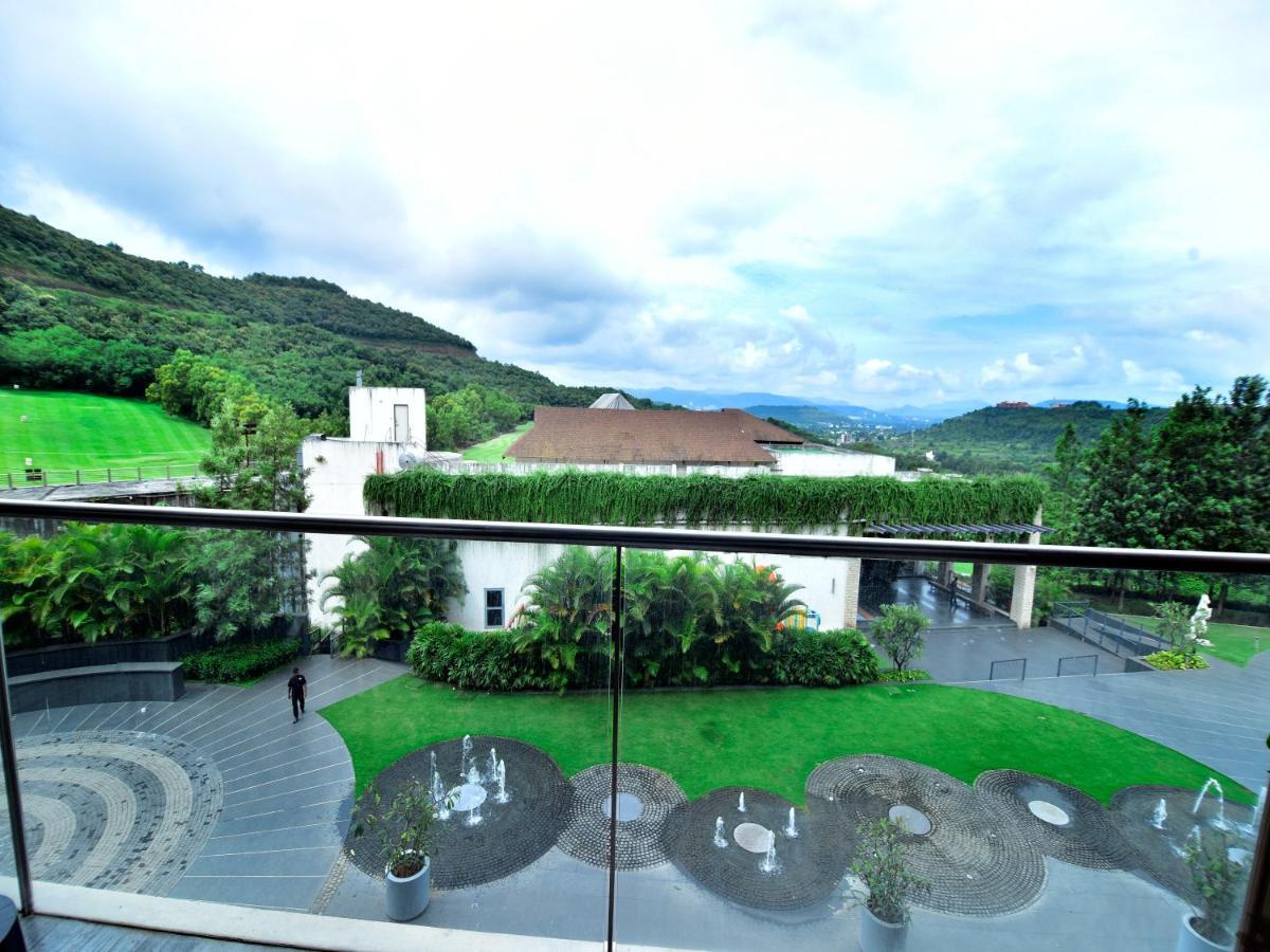 Oxford Golf Resort Pirangut Bagian luar foto