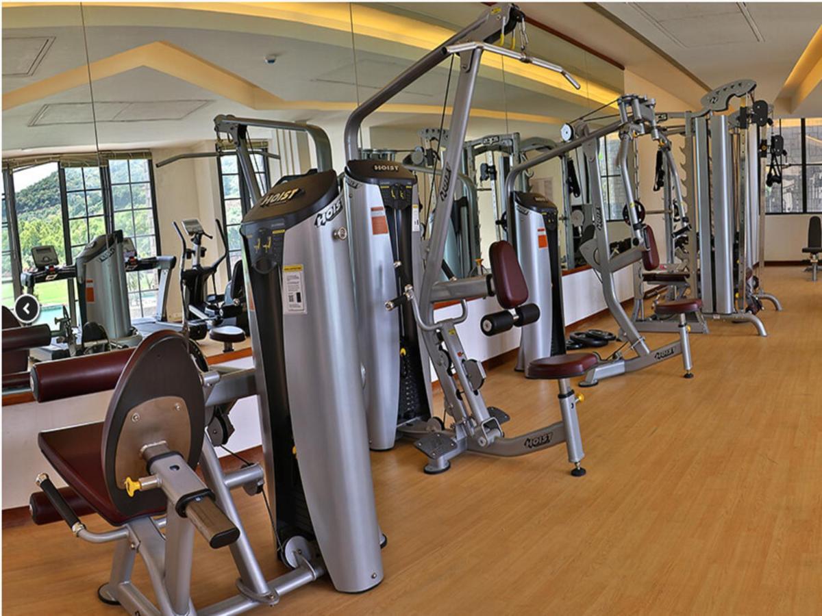 Oxford Golf Resort Pirangut Bagian luar foto
