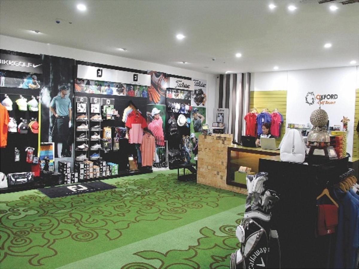 Oxford Golf Resort Pirangut Bagian luar foto