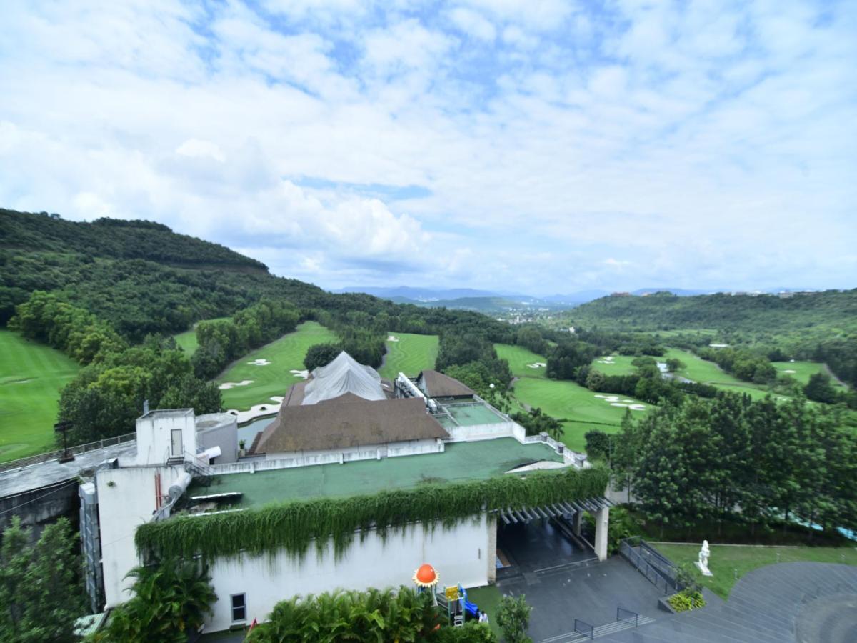 Oxford Golf Resort Pirangut Bagian luar foto