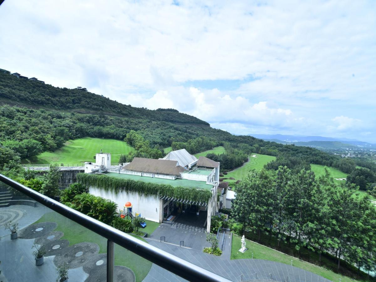 Oxford Golf Resort Pirangut Bagian luar foto