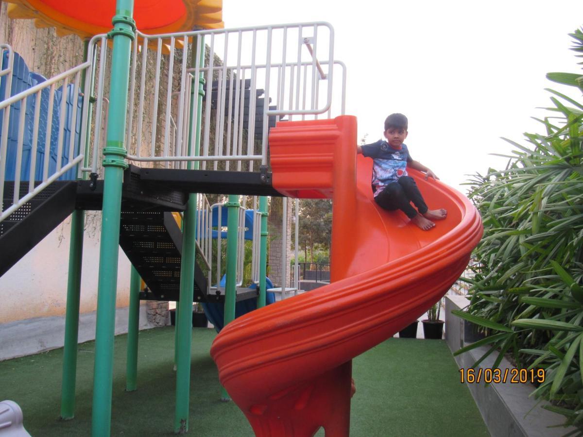 Oxford Golf Resort Pirangut Bagian luar foto