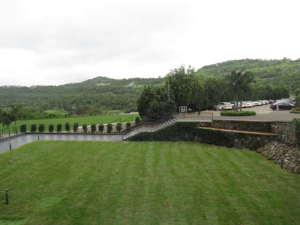 Oxford Golf Resort Pirangut Bagian luar foto