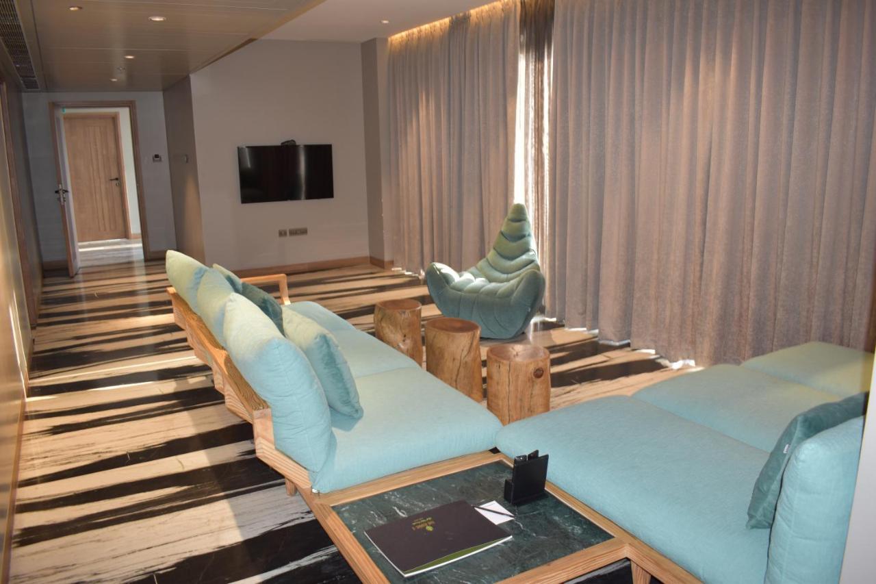 Oxford Golf Resort Pirangut Bagian luar foto