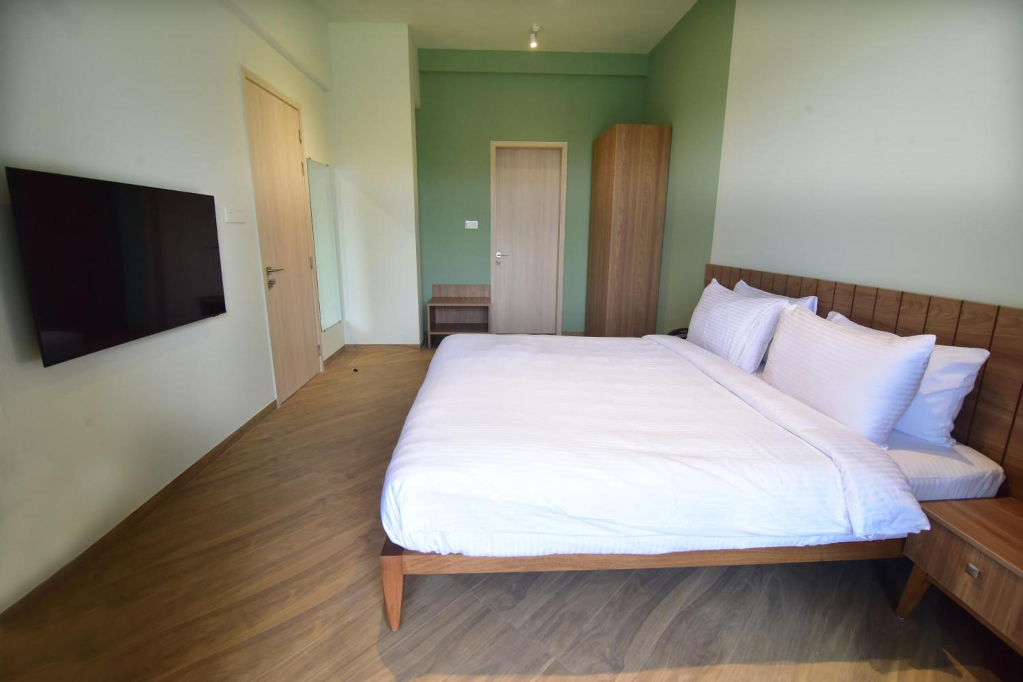 Oxford Golf Resort Pirangut Bagian luar foto