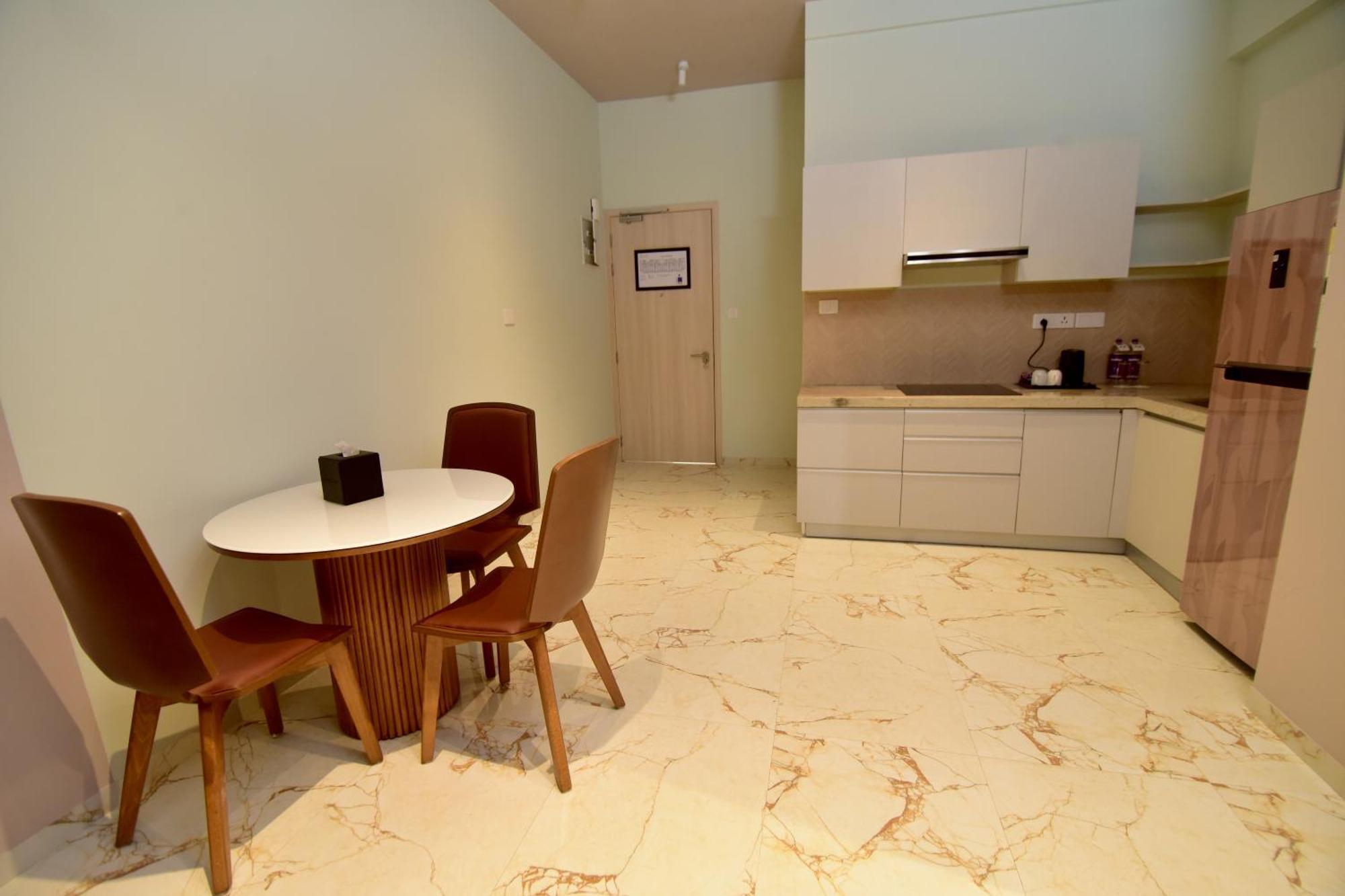Oxford Golf Resort Pirangut Bagian luar foto
