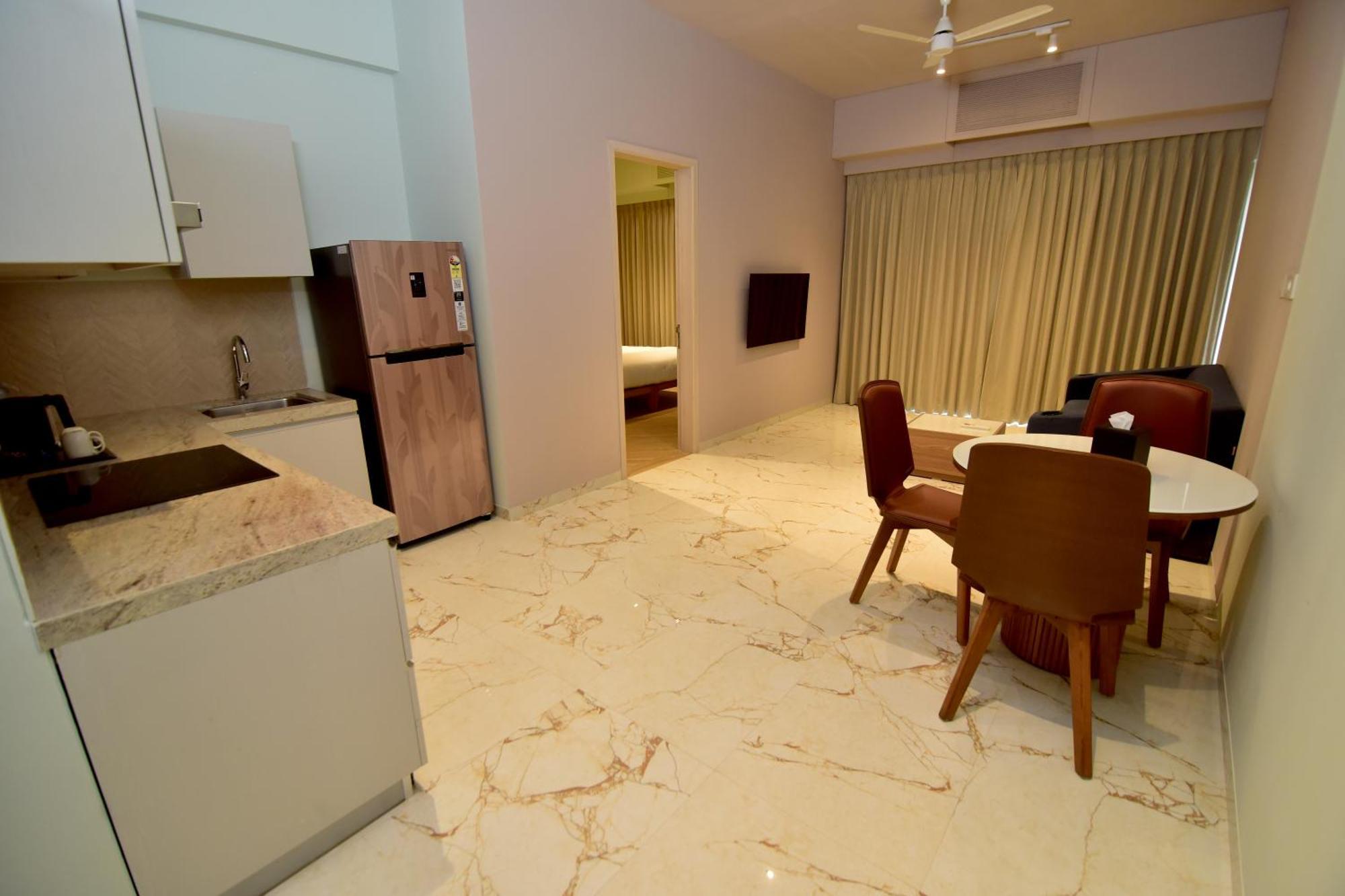 Oxford Golf Resort Pirangut Bagian luar foto