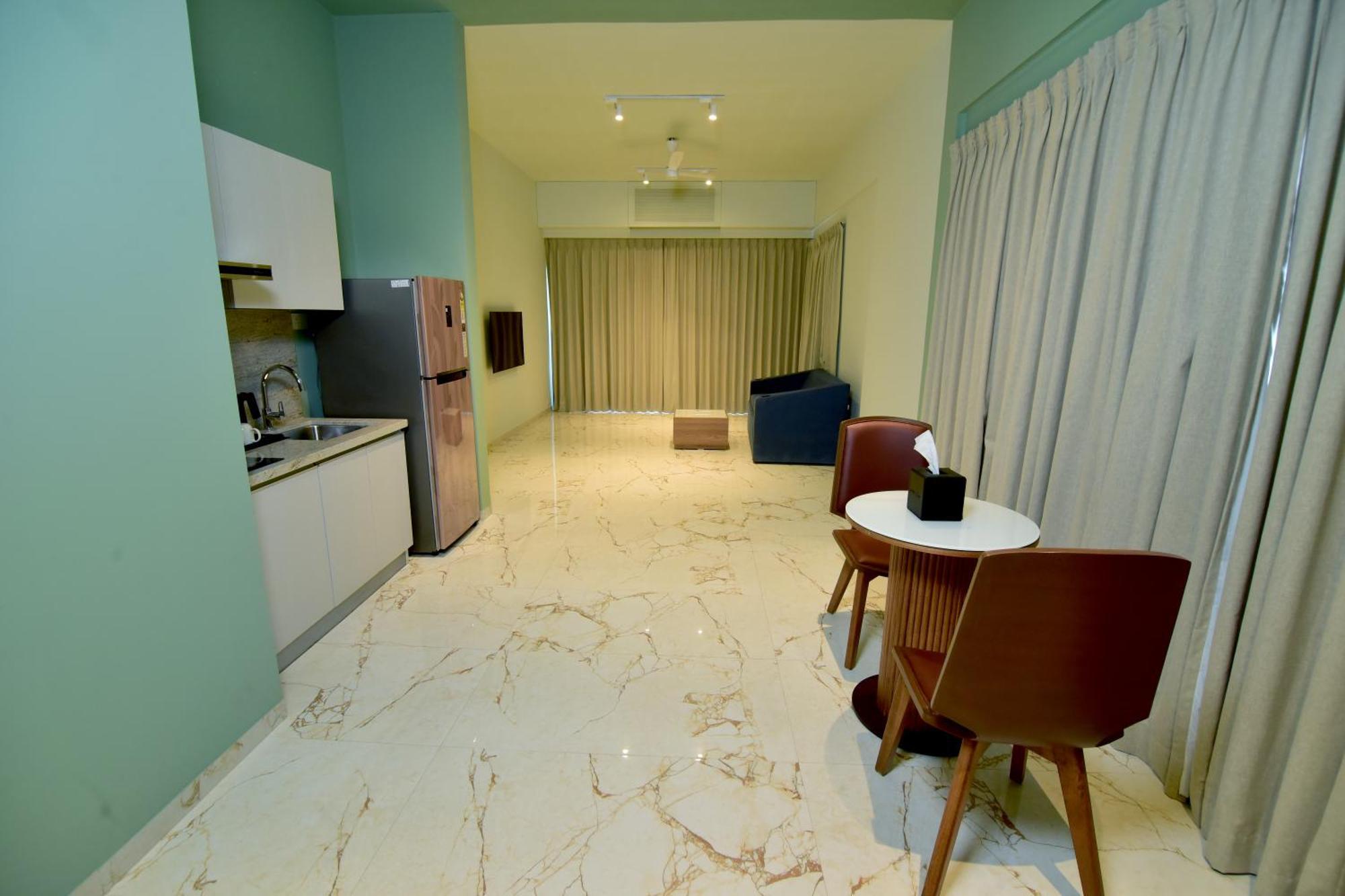 Oxford Golf Resort Pirangut Bagian luar foto