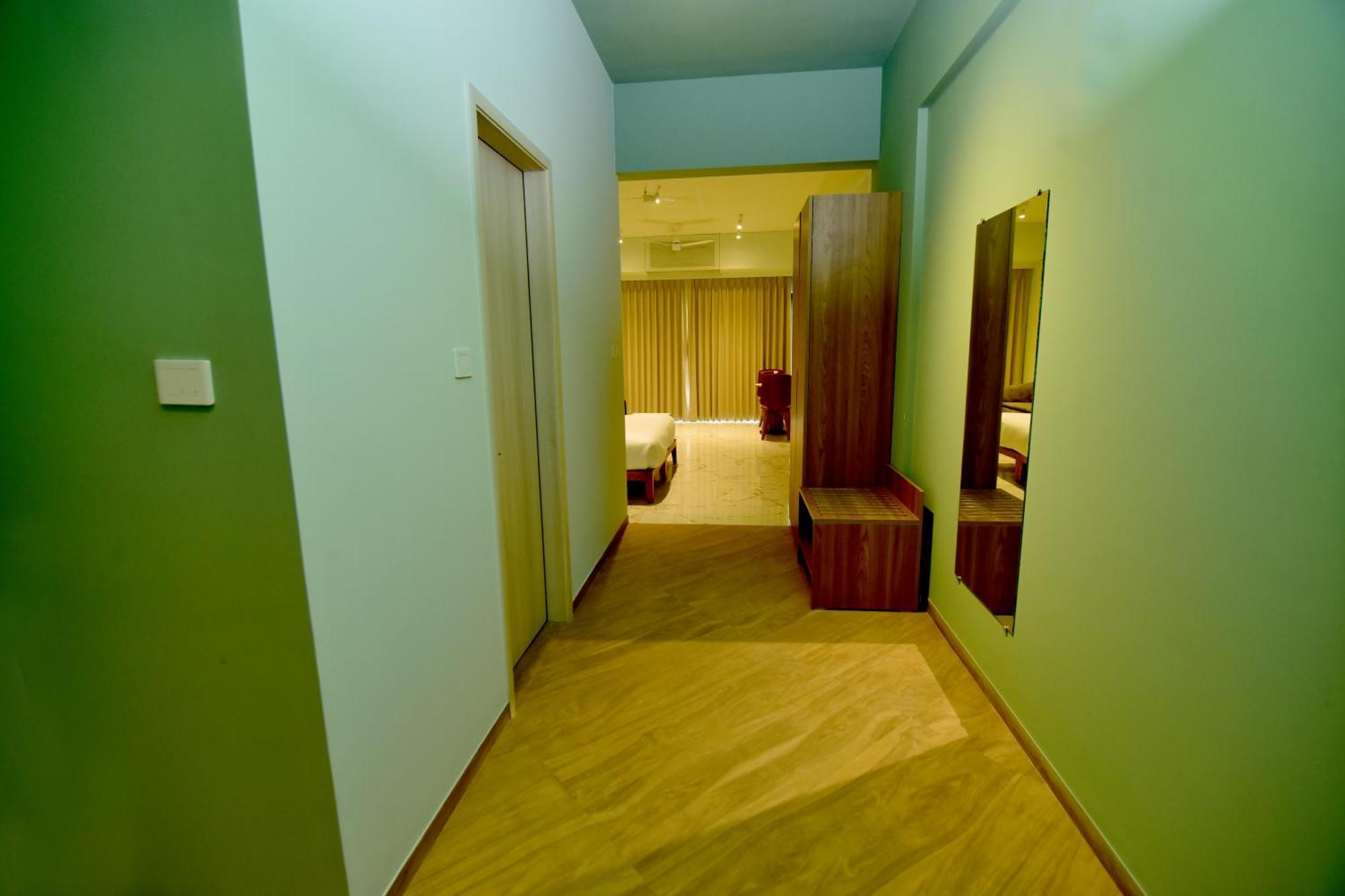 Oxford Golf Resort Pirangut Bagian luar foto