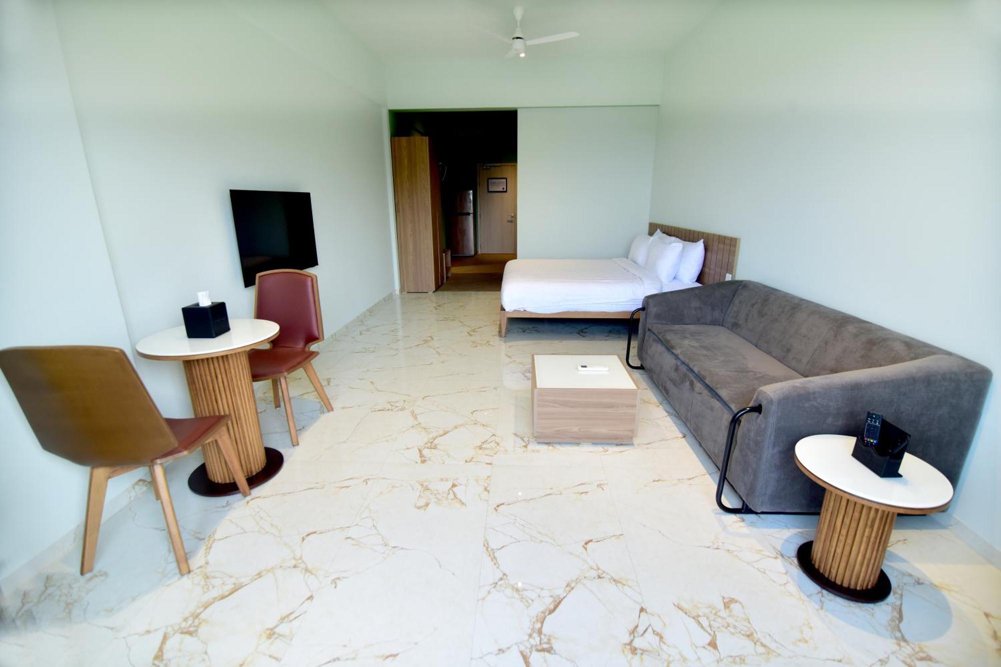 Oxford Golf Resort Pirangut Bagian luar foto